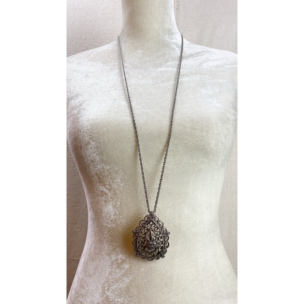 Elegant Silver filigree Teardrop Pendant Necklace